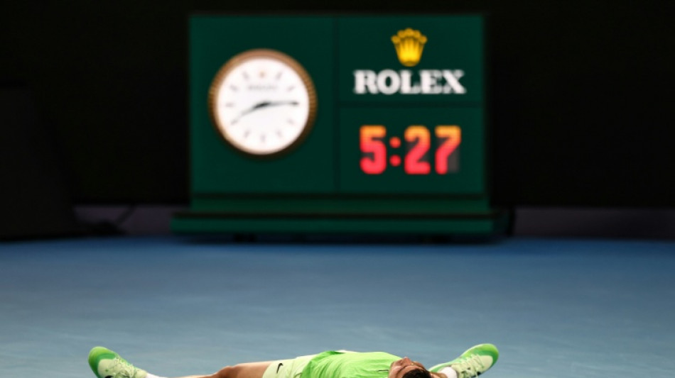 Alcaraz avanza a la final en Australia con un triunfo &eacute;pico ante Zverev