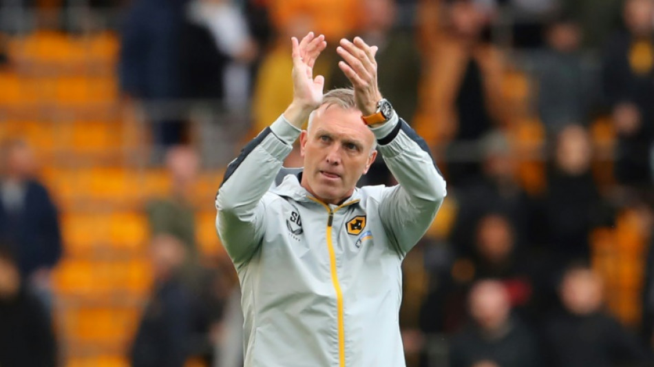Wolves interim boss Davis to stay in charge until 2023