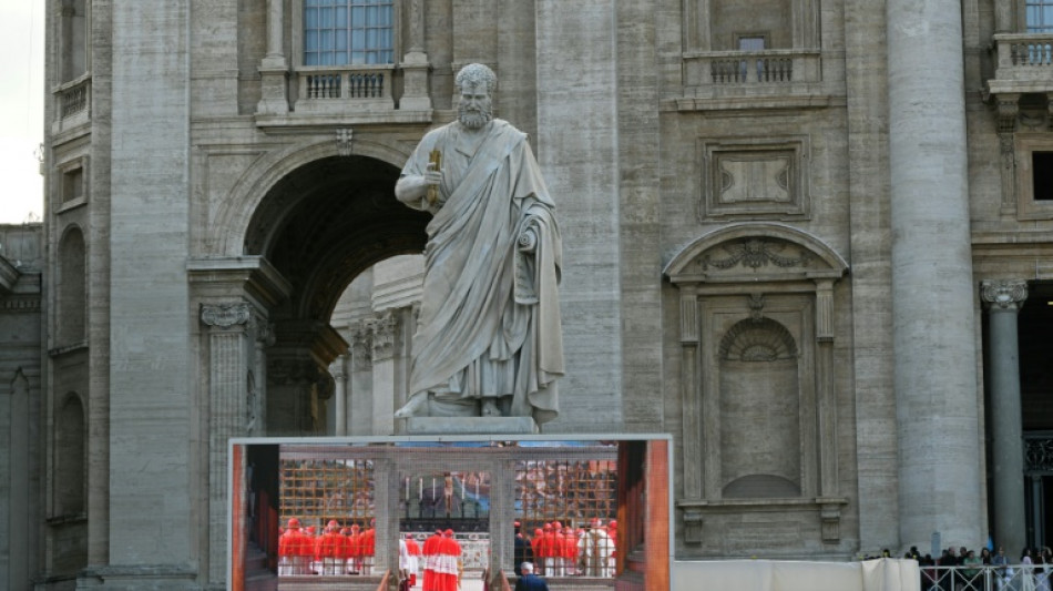 Activistas católicas reclaman en Roma igualdad dentro de la Iglesia con una fumata rosa