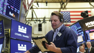 Apr&egrave;s une s&eacute;ance h&eacute;sitante, Wall Street termine en l&eacute;g&egrave;re hausse