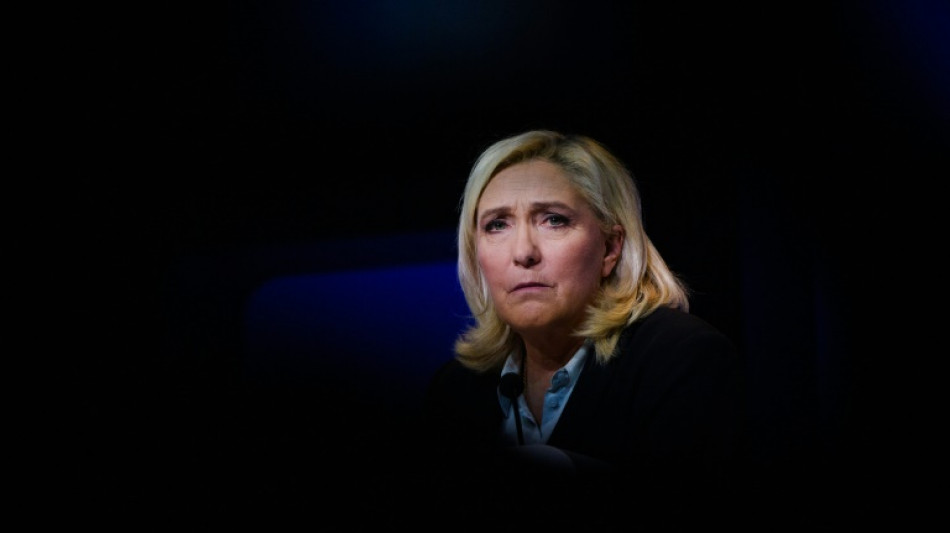 Pr&eacute;sidentielle: &agrave; droite, la "guerre des trois" s'intensifie