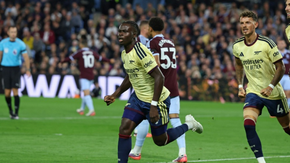 Saka strikes as flawless Arsenal punish troubled Villa