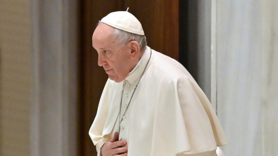 Le pape souffrant annule des engagements mais se rend &agrave; l'ambassade russe pour dire sa pr&eacute;occupation