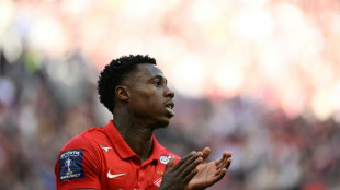 Ex-jogador da sele&ccedil;&atilde;o holandesa &eacute; detido em Dubai