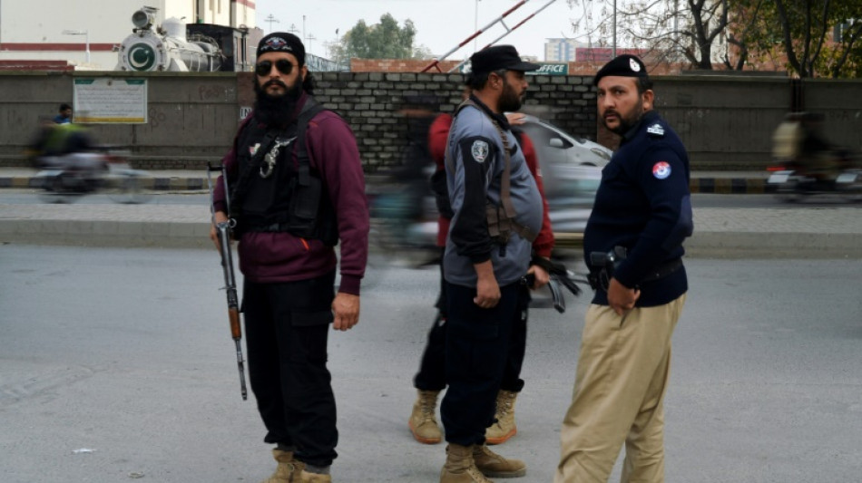La polic&iacute;a de Pakist&aacute;n detiene a 23 sospechosos tras el ataque contra la mezquita