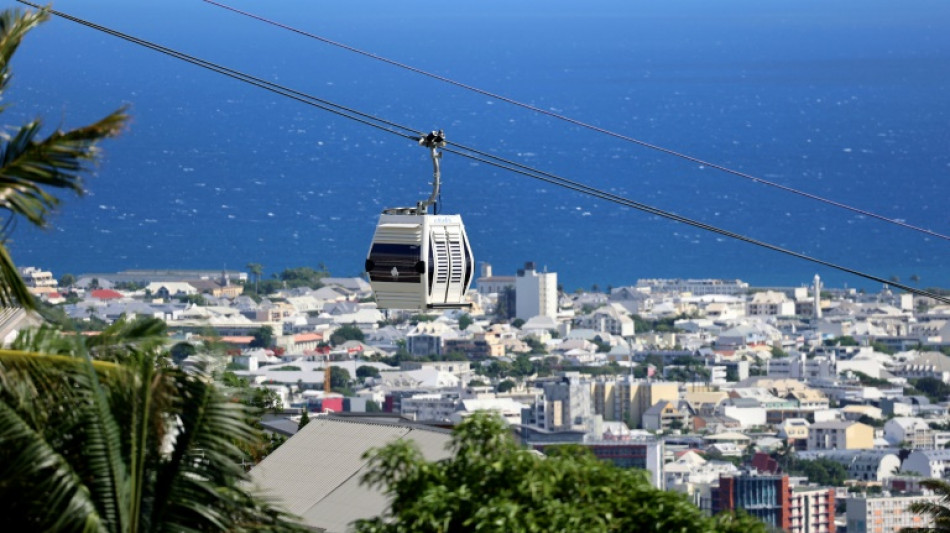 Papang, premier t&eacute;l&eacute;ph&eacute;rique de l'oc&eacute;an Indien mis en service &agrave; La R&eacute;union
