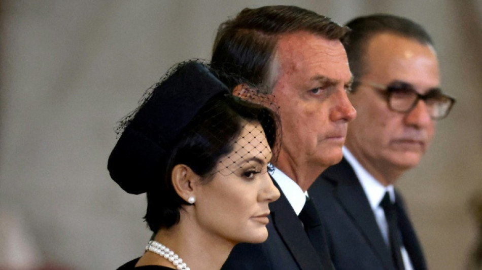 Bolsonaro improvisa un pol&eacute;mico mitin electoral en un Londres de luto por Isabel II