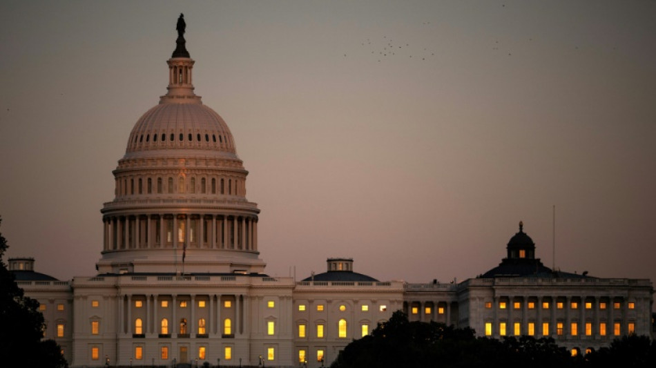 Paralisa&ccedil;&atilde;o nos EUA se estende at&eacute; a pr&oacute;xima semana, ap&oacute;s fracasso no Senado
