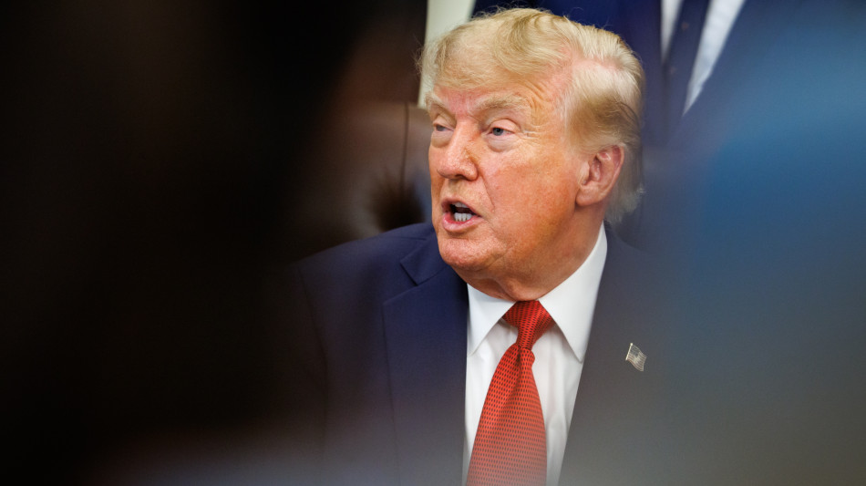 Trump, 'decider&ograve; se e quando far esplodere l'Iran, si comportino bene'