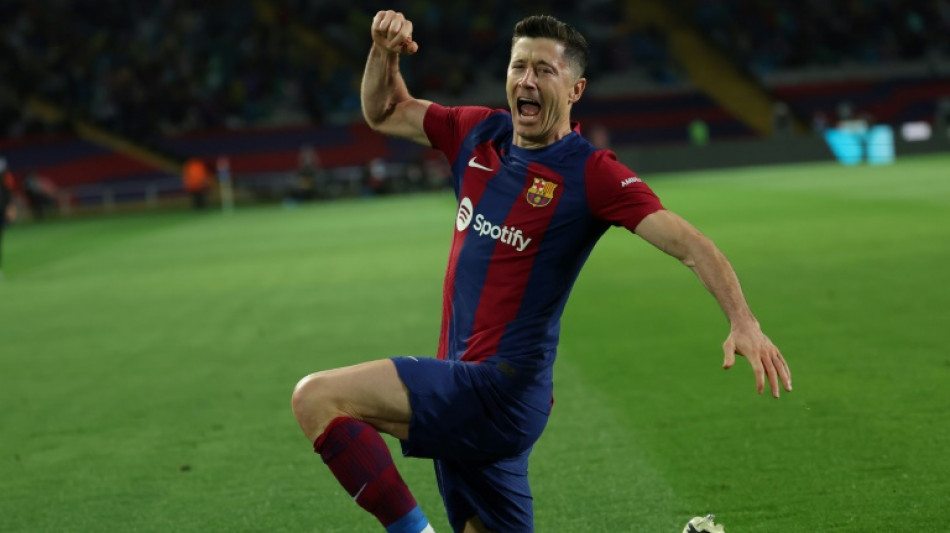 Com tr&ecirc;s de Lewandowski, Bar&ccedil;a vence Valencia e retoma 2&ordm; lugar na LaLiga