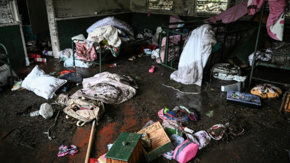 N&uacute;mero de mortos em enchentes no Texas passa de 100 e buscas continuam