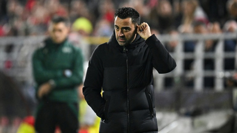 "Estamos en la carrera por cuatro t&iacute;tulos", recuerda Xavi ante las cr&iacute;ticas