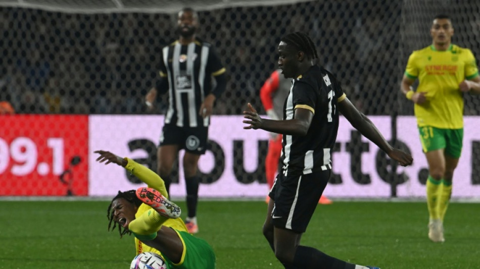 Nantes é goleado na visita ao Angers (4-1) e segue na zona de rebaixamento do Francês