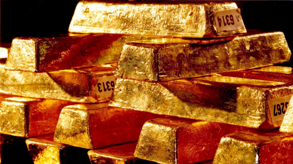 Prezzo oro in aumento, Spot scambiato a 4.765 dollari