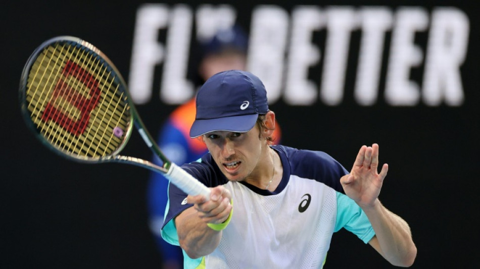 El tenista Alex de Mi&ntilde;aur rechaza estar siendo investigado en una trama de pasaportes covid falsos