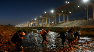 "&iexcl;Somos seres humanos!": venezolanos rompen en llanto a los pies de la frontera de EEUU