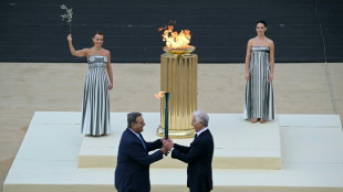 Olympisches Feuer an Mailand und Cortina &uuml;bergeben