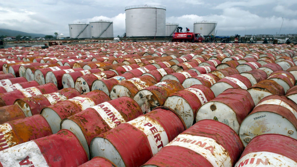 Prezzo petrolio in aumento, Wti scambiato a 61,59 dollari