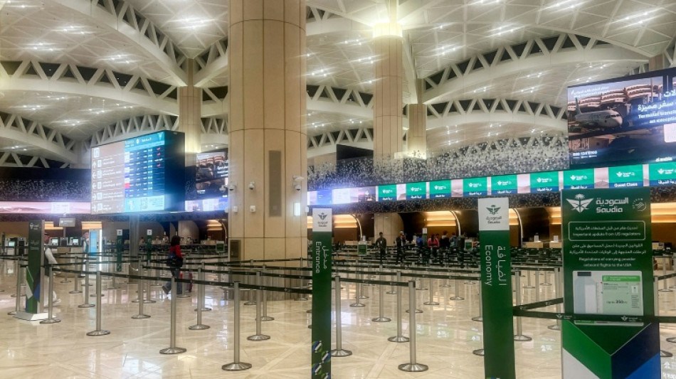 Los hut&iacute;es amenazan de nuevo tras el mortal ataque al aeropuerto de Riad