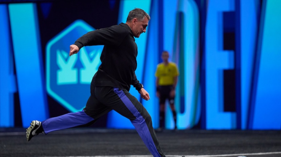 Fedez e Bobo Vieri, duello dal dischetto nella Kings League