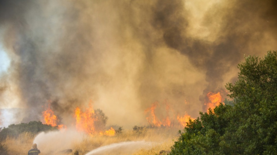 Greece gains ground against blaze near Athens