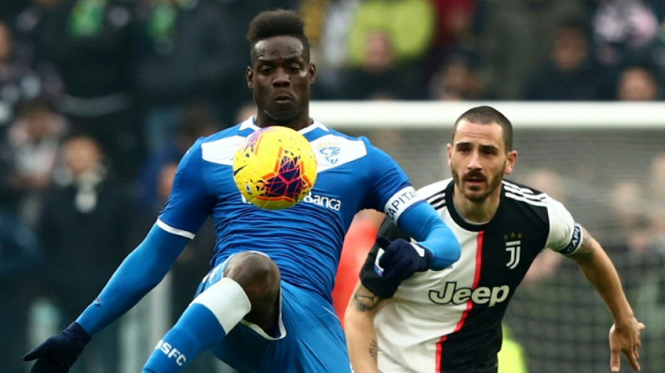Genoa oficializa contrata&ccedil;&atilde;o de Mario Balotelli