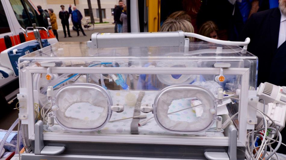 Crisi respiratoria dopo un parto in casa, morta una neonata