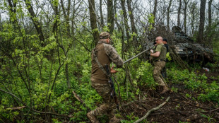 Non loin de Bakhmout, des tankistes ukrainiens "pr&ecirc;ts" pour l'offensive