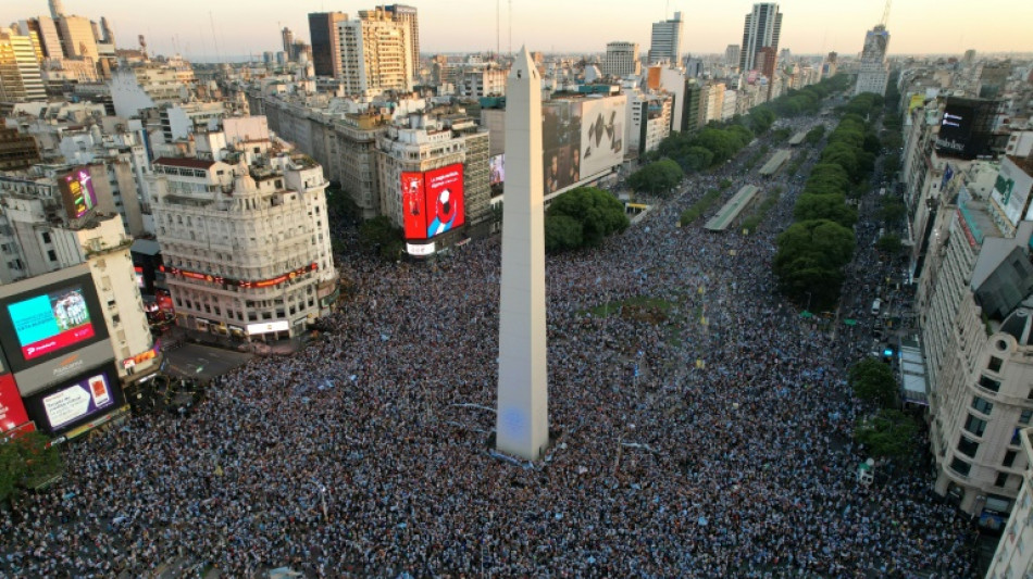 Mondial: &agrave; Buenos Aires, les "hinchas" rugissent et le sentent: ce Mondial est le leur
