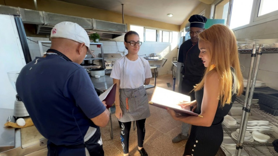 Empresas cubanas en jaque por emigraci&oacute;n de sus empleados