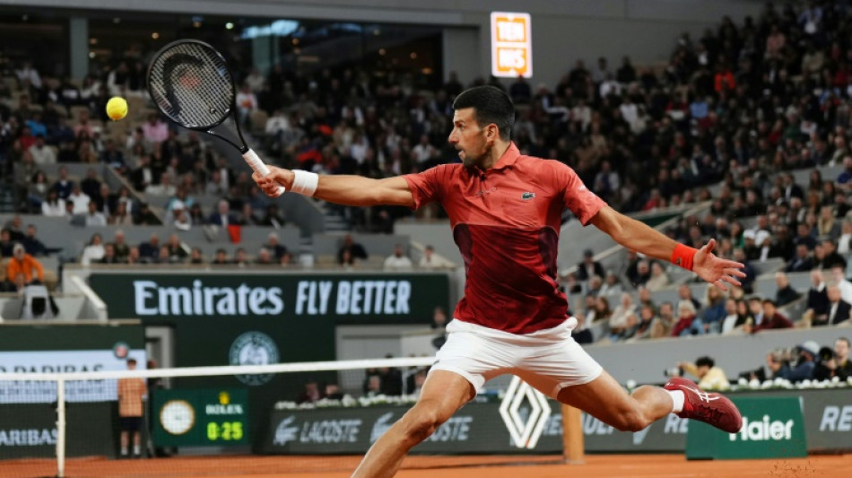 Djokovic elimina espanhol Roberto Carball&eacute;s vai &agrave; 3&ordf; rodada de Roland Garros