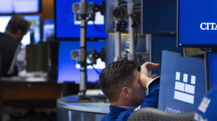 Wall Street cala fra dazi e Fed, Dj -0,56%, Nasdaq -0,92%