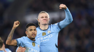 Savinho marca e City vence Leicester; l&iacute;der Liverpool goleia West Ham (5-0)