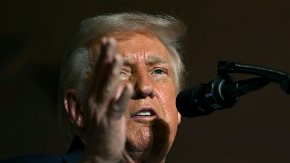 Seguidores de Trump reconocen un golpe por la inflaci&oacute;n, pero conf&iacute;an en el presidente