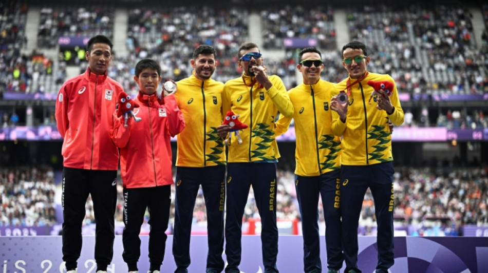 Julio Cesar &eacute; ouro nos 5000m (T11) no atletismo paral&iacute;mpico; Yeltsin Jacques leva bronze