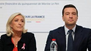 La ultraderechista Le Pen promete recortes dr&aacute;sticos para evitar el "impago" de Francia