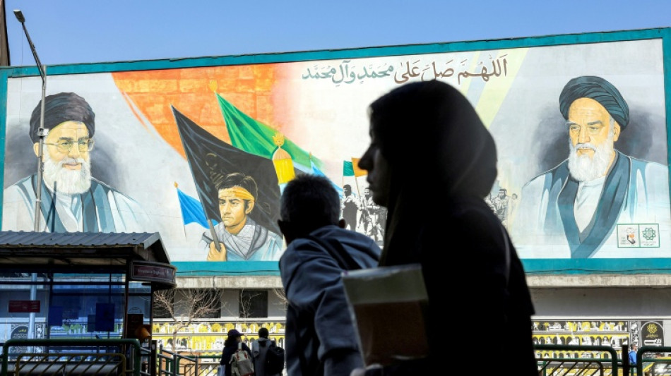 Iranian students chant anti-government slogans, as US threats loom