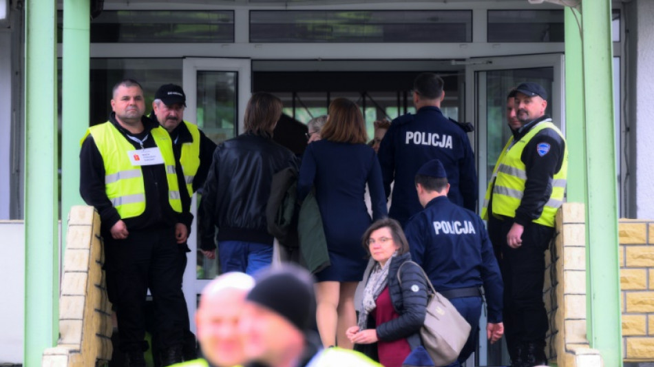 La Pologne saisit le b&acirc;timent du lyc&eacute;e russe &agrave; Varsovie, Moscou promet une riposte  