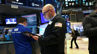 Wall Street insatisfaite de la division au sein de la Fed, le dollar s'en réjouit
