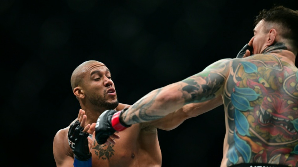 MMA: le combat entre Gane et Aspinall arrêté au 1er round, le Britannique conserve sa ceinture