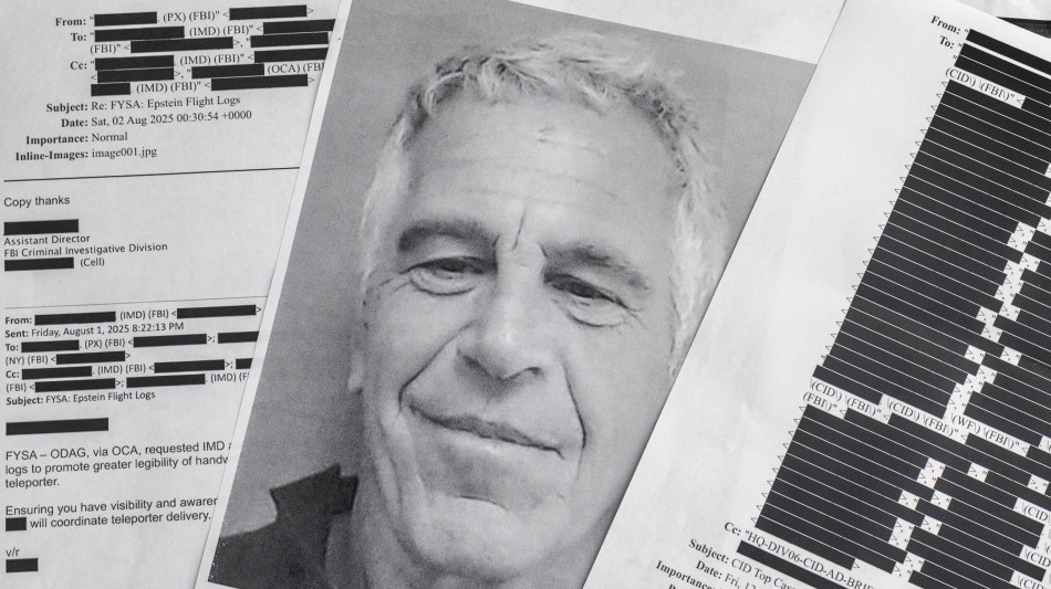 Nyt, dipartimento Giustizia ha censurato accuse a Trump dai file Epstein