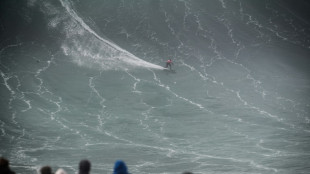 Surf de grosses vagues: Lucas Chianca dompte avec force des monstres de 15 m&egrave;tres