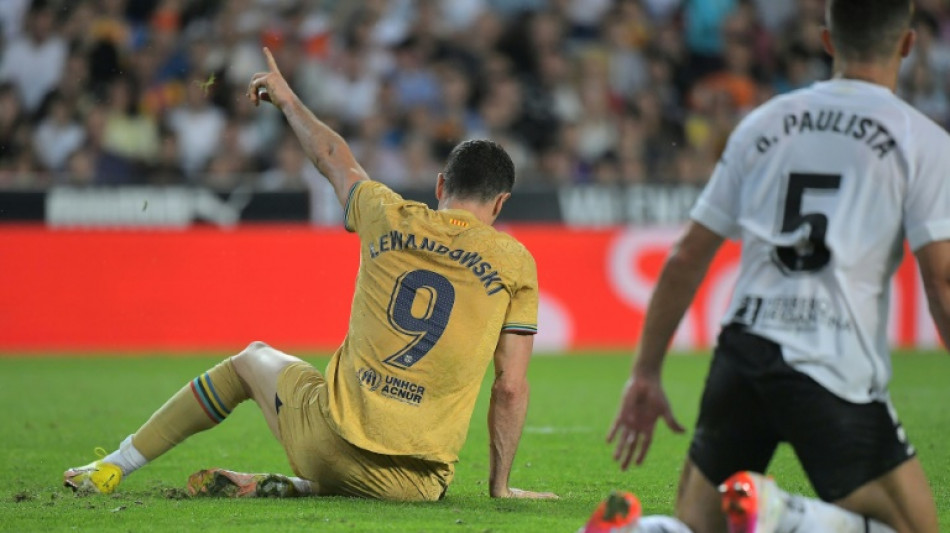 Lewandowski snatches Barca win at Valencia, Atletico, Sevilla lose