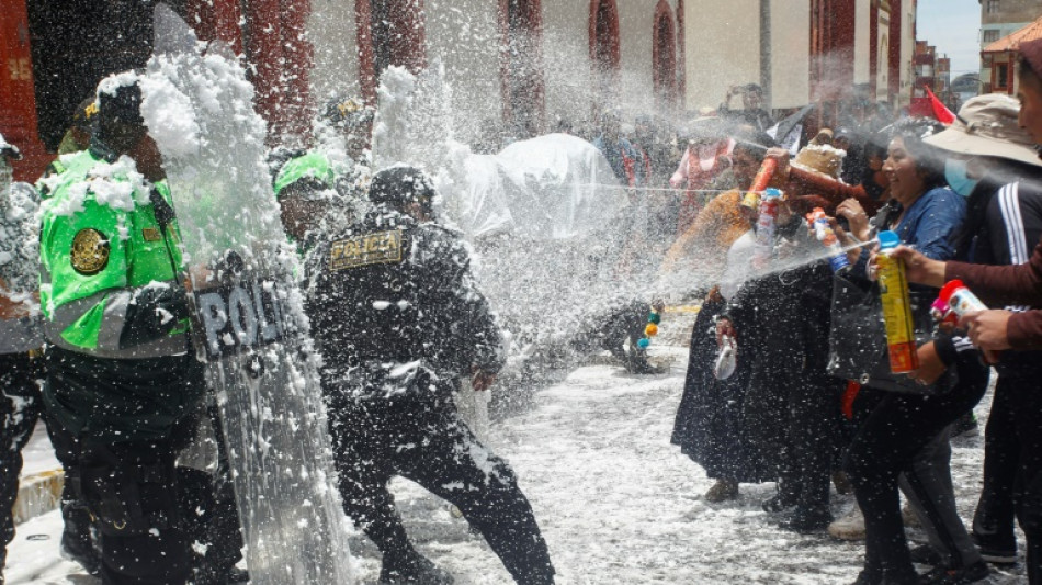En Puno, el carnaval pone protestas en pausa y los polic&iacute;as se unen a la fiesta
