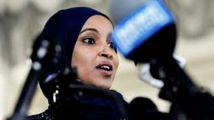 Agentes federais fazem buscas na casa da congressista Ilhan Omar, cr&iacute;tica de Trump