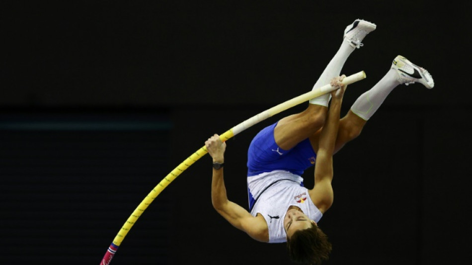 Athl&eacute;tisme: le Su&eacute;dois Armand Duplantis bat le record du monde de la perche avec 6,19 m 