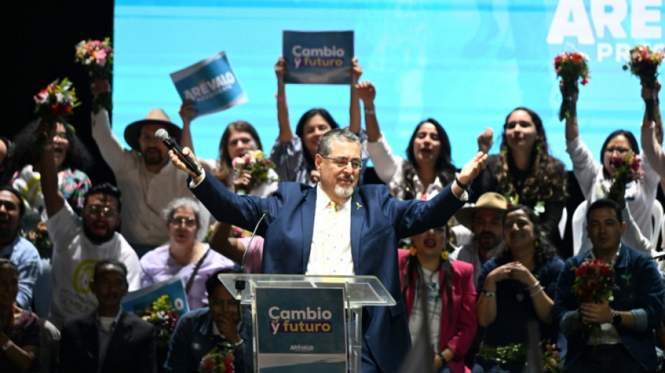 Tribunal anula suspens&atilde;o do partido do candidato Ar&eacute;valo na Guatemala