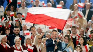 Le maire pro-européen de Varsovie remporte de justesse le premier tour de la présidentielle polonaise