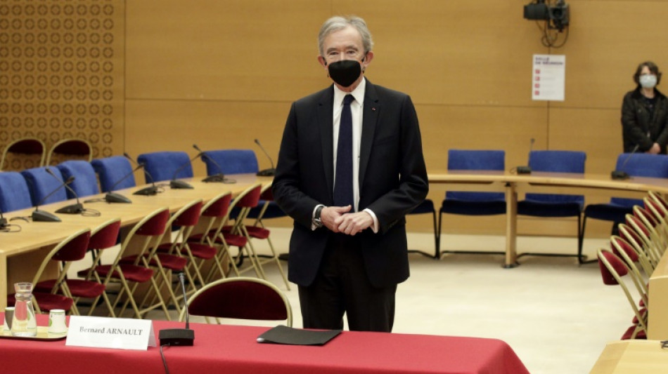 Devant le S&eacute;nat, Bernard Arnault se pose en m&eacute;c&egrave;ne de la presse