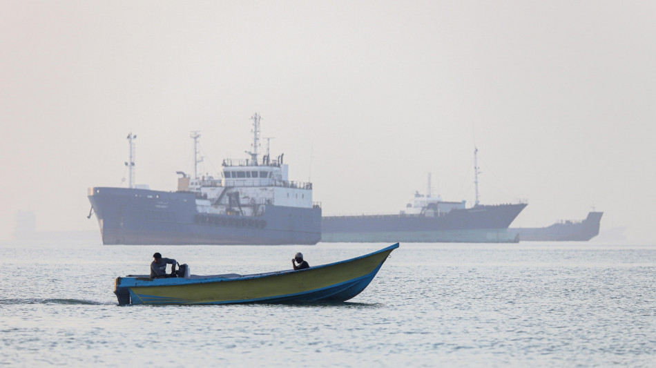 Media, Iran si offre di riaprire Hormuz entro 7 giorni se Usa allentano stretta